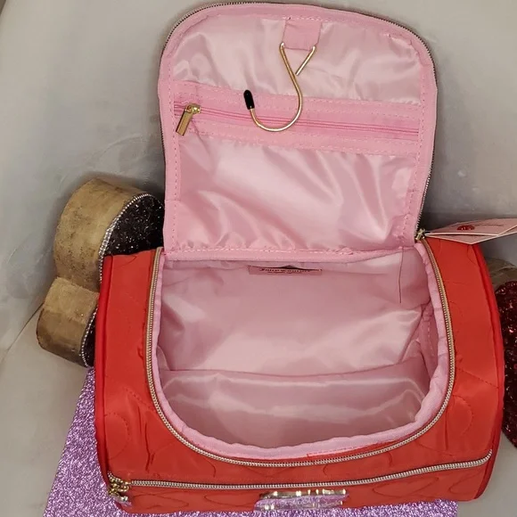 🎉HP🎉Juicy Couture ❤️NWT❤️ Red Travel Cosmetic Bag! ❤️❤️❤️ - Picture 13 of 17